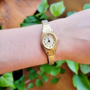 Vintage Watch It Dainty Gold Quartz Watch